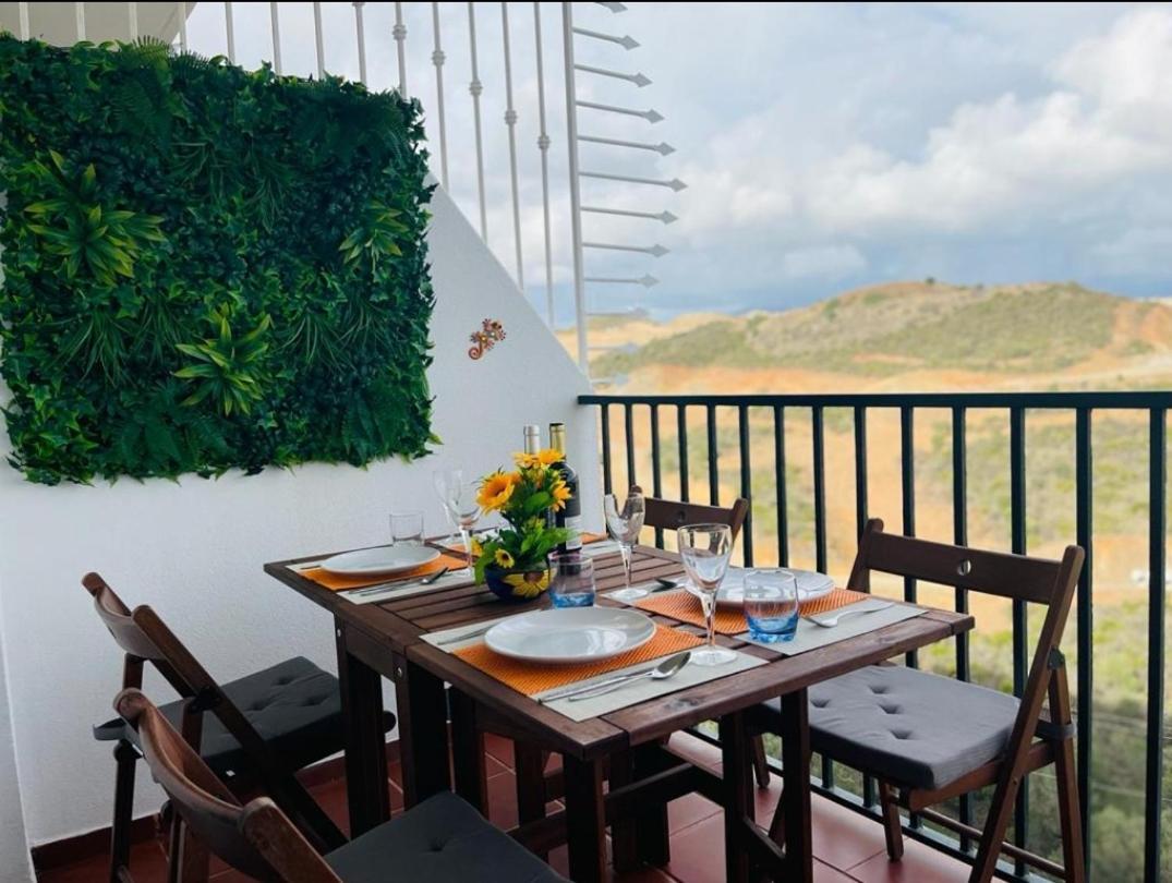 Two Bed, Two Bath Apartment With Sea Views - Angel De Miraflores Малага Экстерьер фото